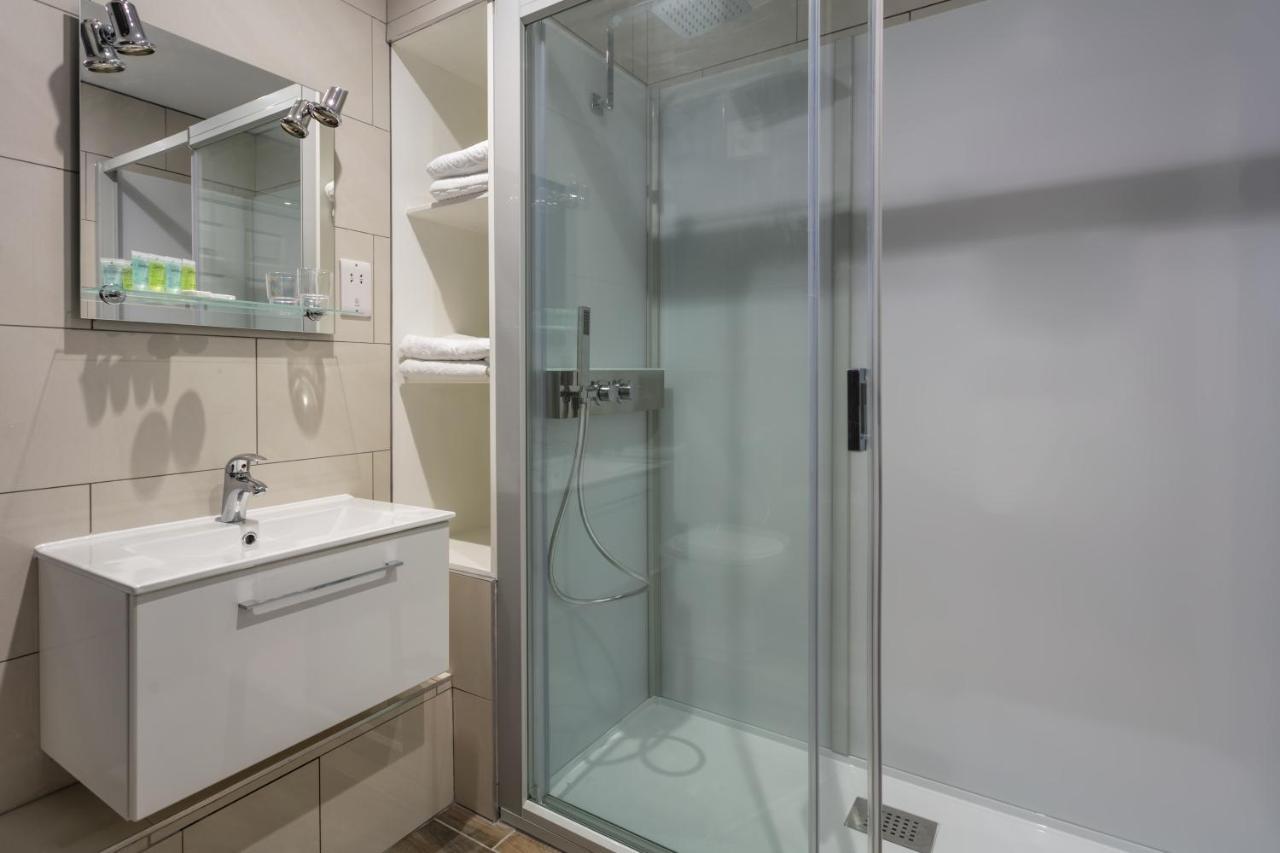 Roydon Marina Village Hotel Экстерьер фото