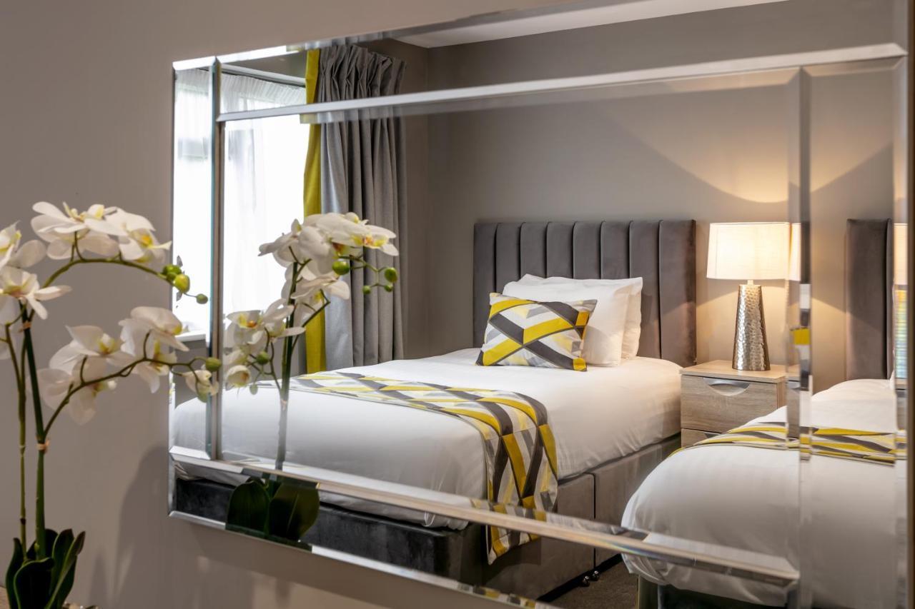 Roydon Marina Village Hotel Экстерьер фото
