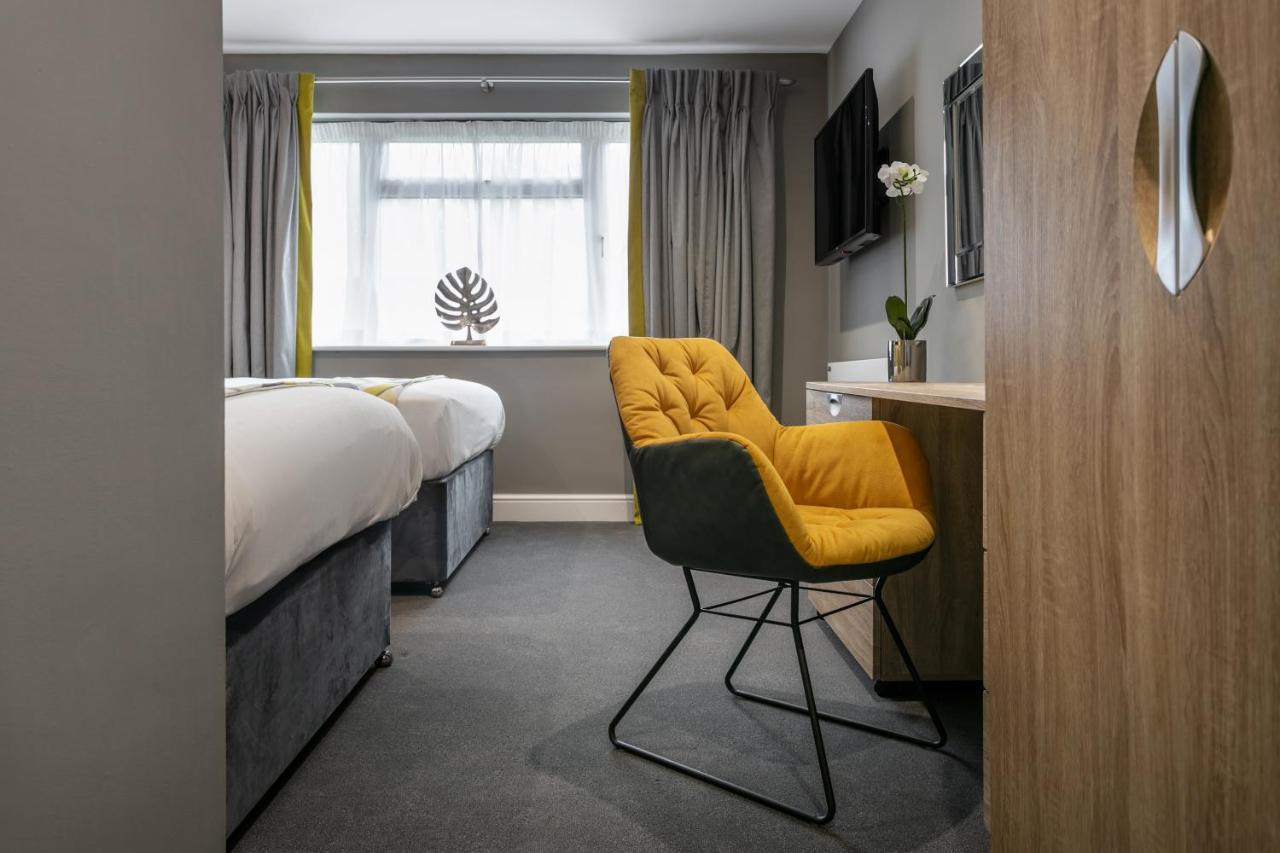 Roydon Marina Village Hotel Экстерьер фото