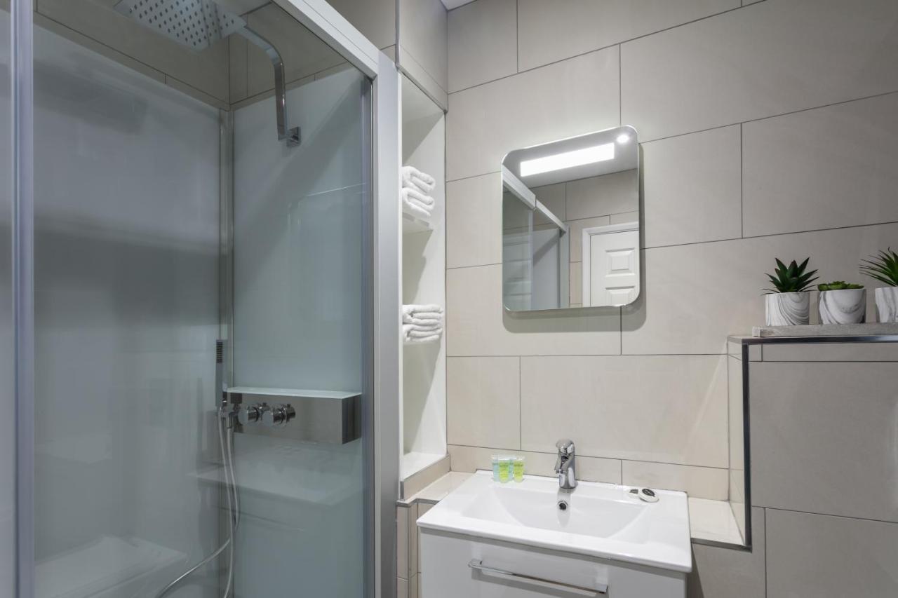 Roydon Marina Village Hotel Экстерьер фото