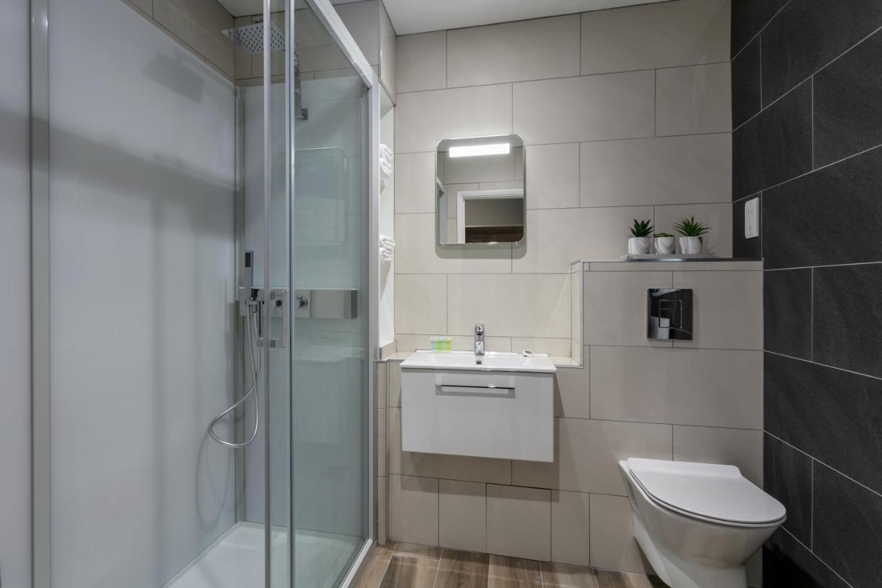 Roydon Marina Village Hotel Экстерьер фото