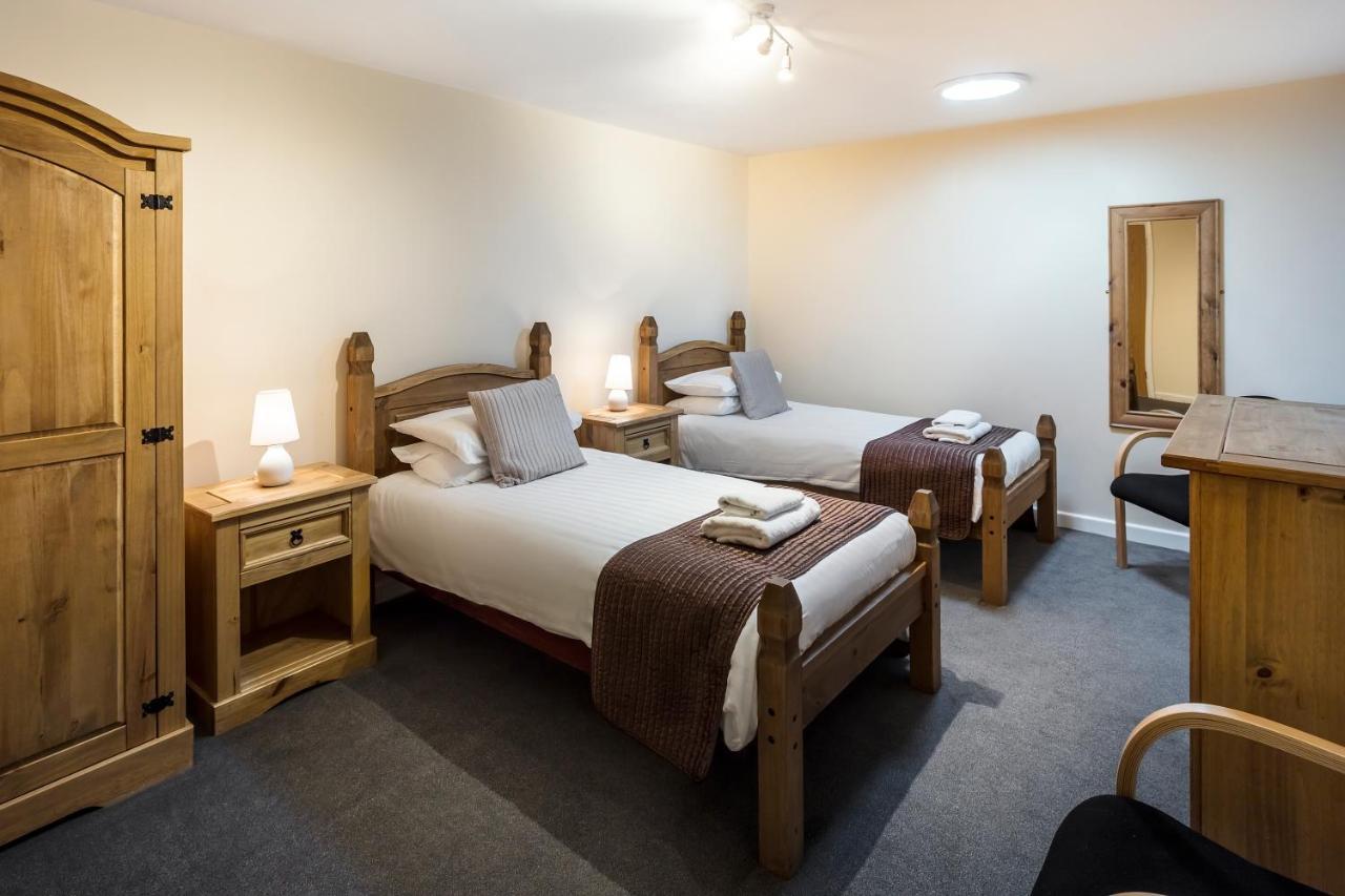 Roydon Marina Village Hotel Экстерьер фото