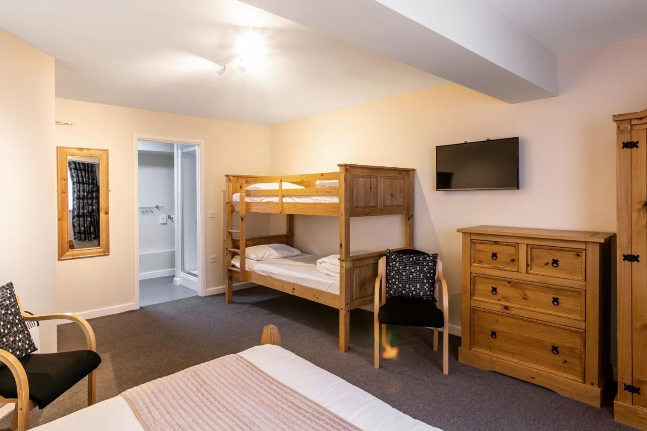 Roydon Marina Village Hotel Экстерьер фото