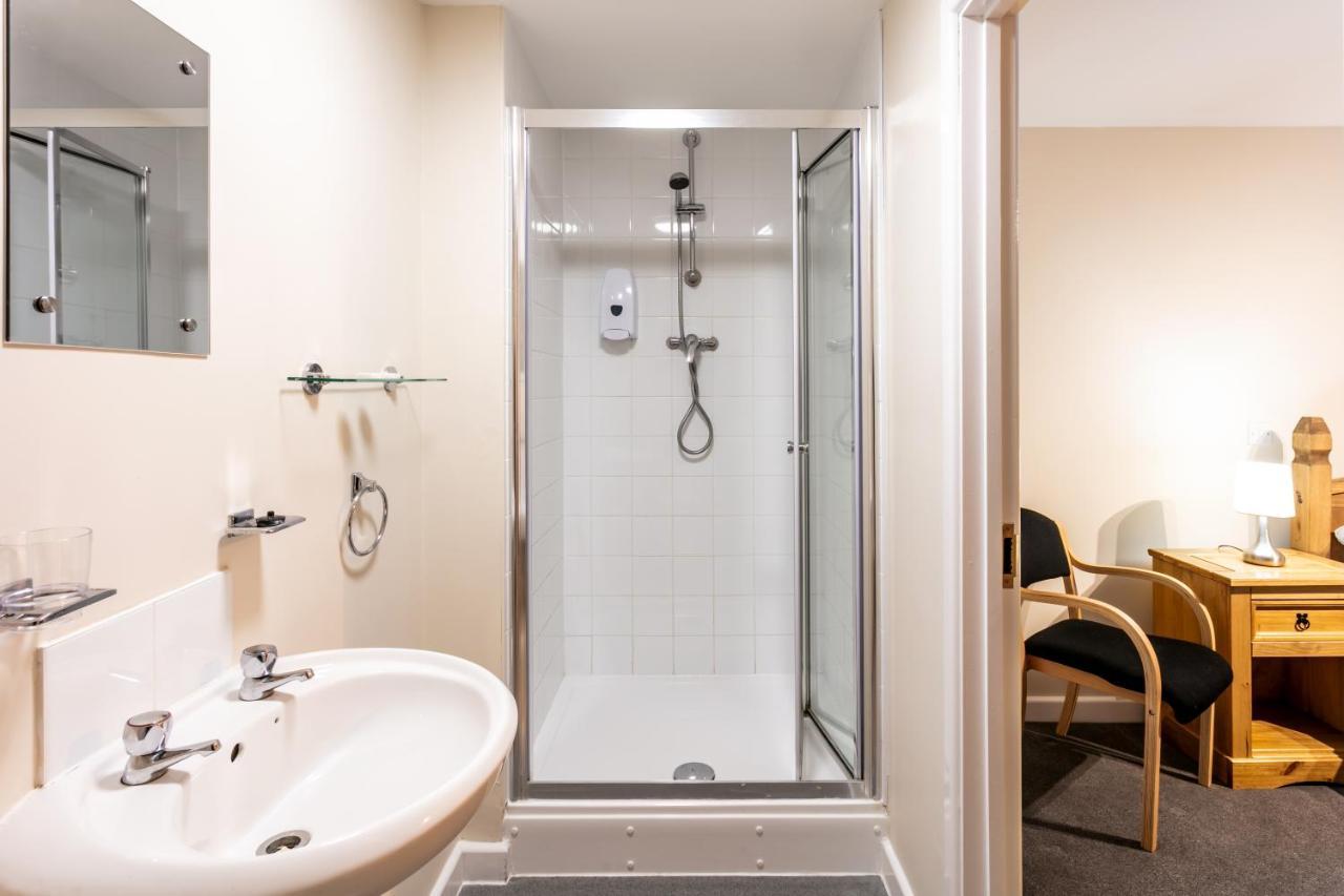 Roydon Marina Village Hotel Экстерьер фото