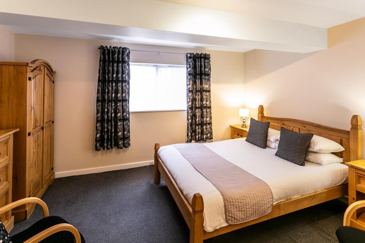 Roydon Marina Village Hotel Экстерьер фото
