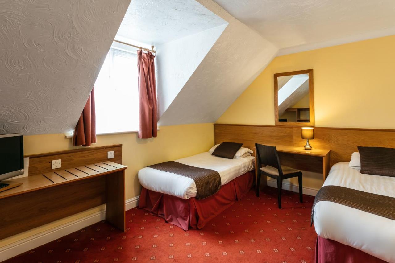 Roydon Marina Village Hotel Экстерьер фото