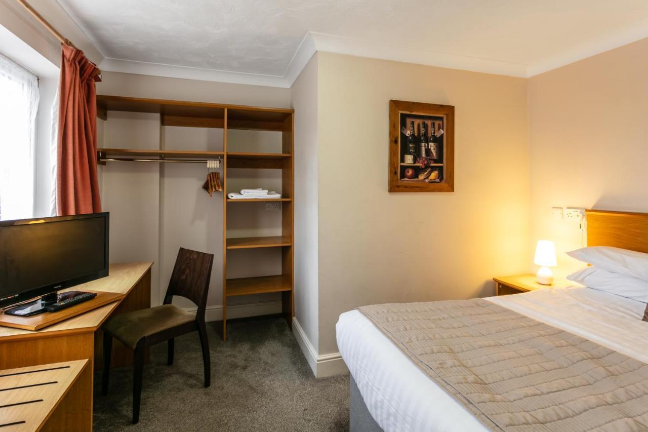 Roydon Marina Village Hotel Экстерьер фото