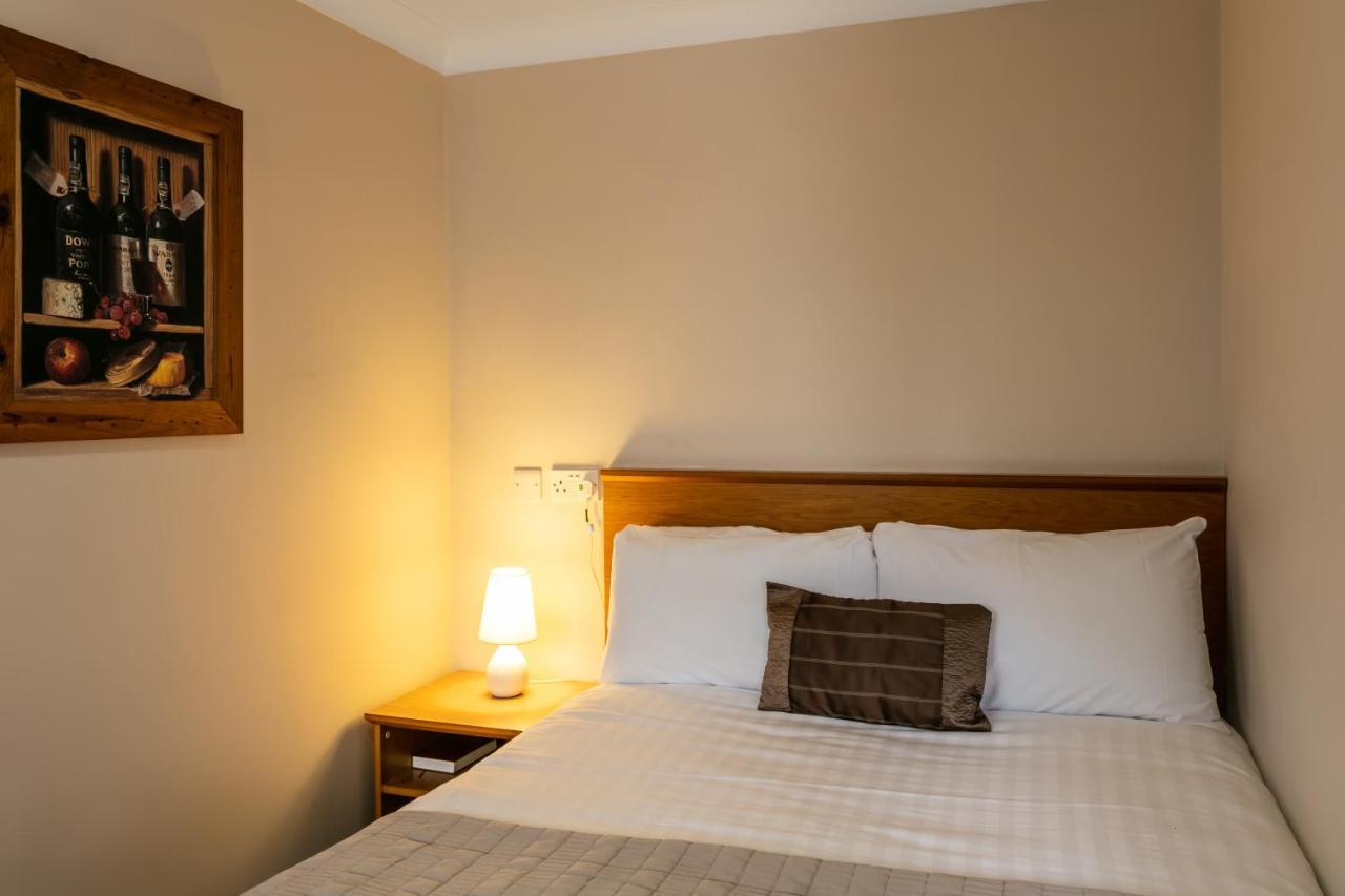 Roydon Marina Village Hotel Экстерьер фото