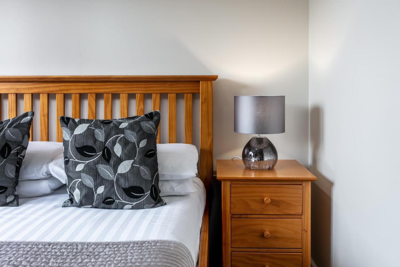 Roydon Marina Village Hotel Экстерьер фото