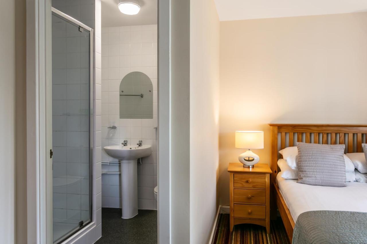 Roydon Marina Village Hotel Экстерьер фото