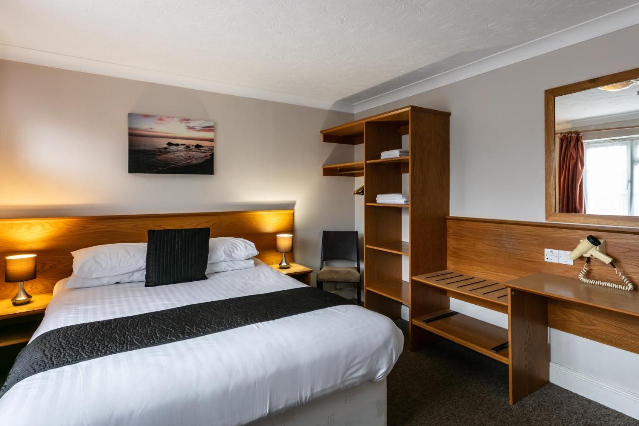 Roydon Marina Village Hotel Экстерьер фото