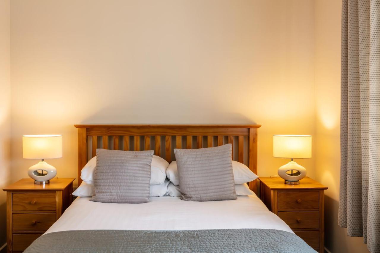 Roydon Marina Village Hotel Экстерьер фото