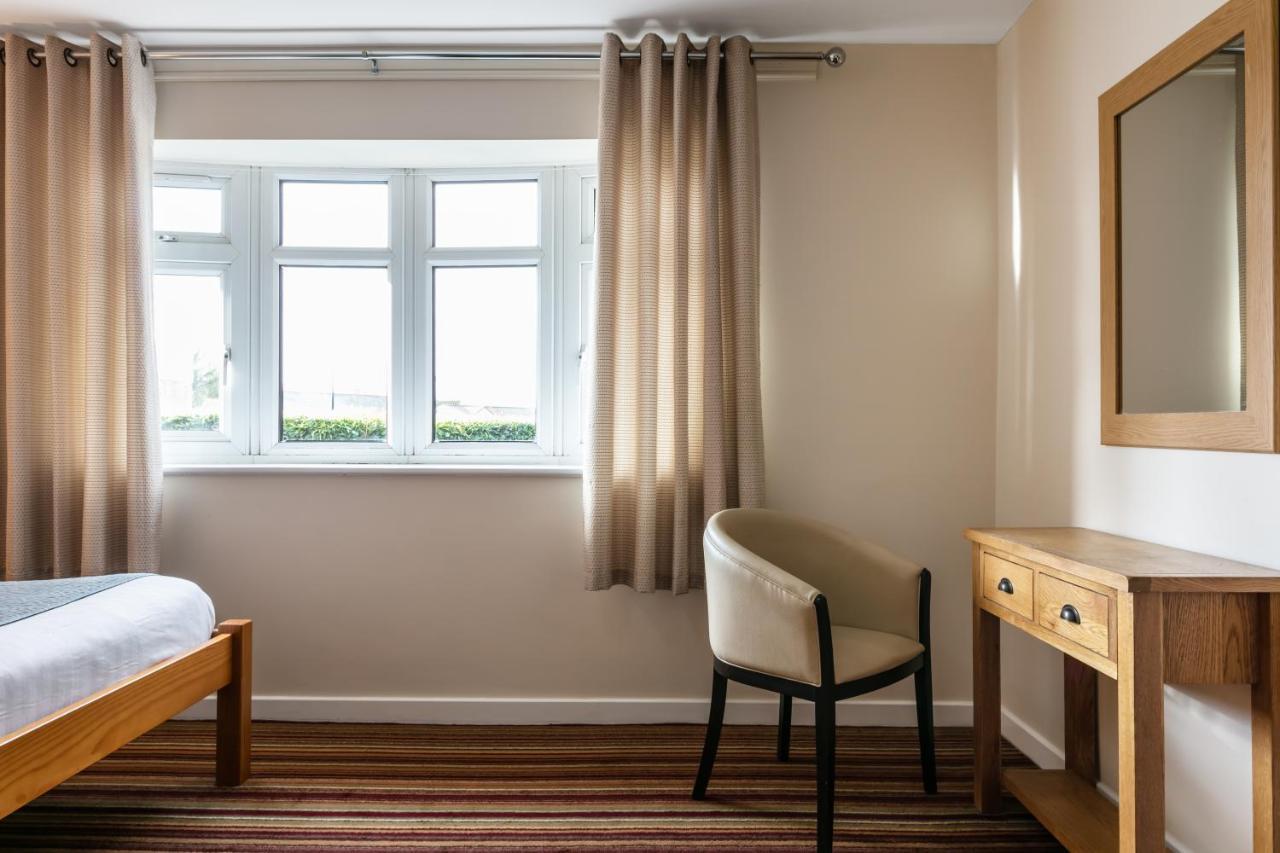 Roydon Marina Village Hotel Экстерьер фото