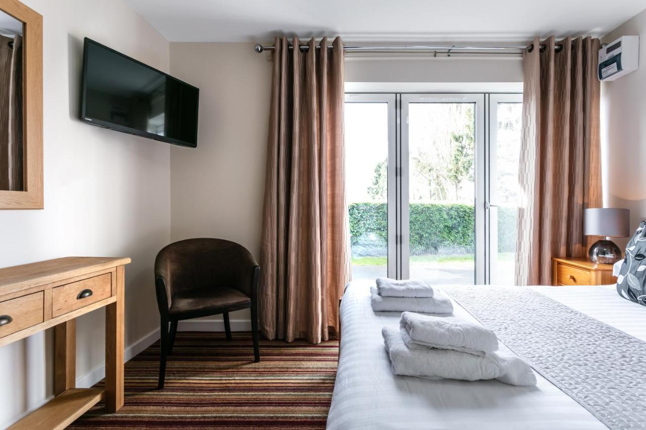 Roydon Marina Village Hotel Экстерьер фото