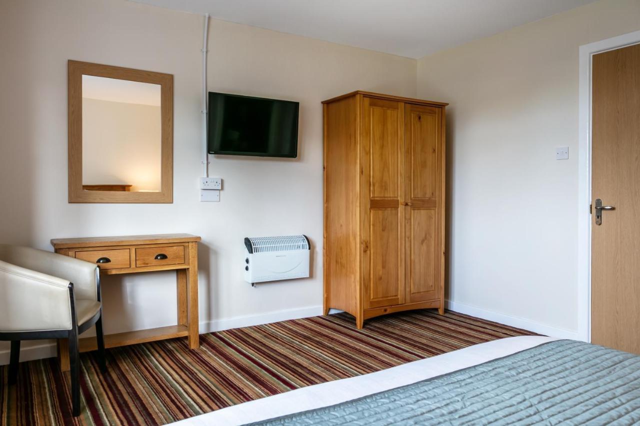 Roydon Marina Village Hotel Экстерьер фото